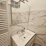 Good Night Apartman
